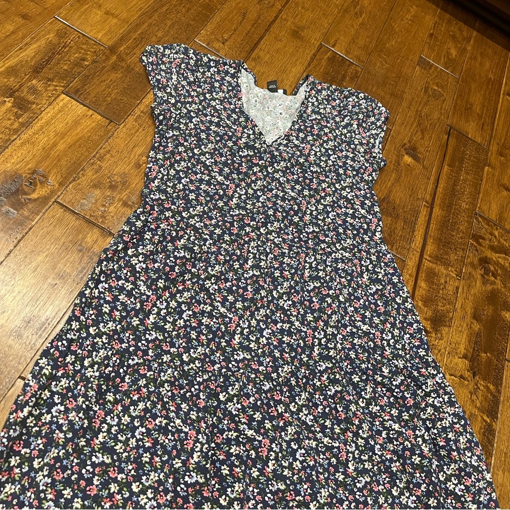 Worn twice. Good condition.